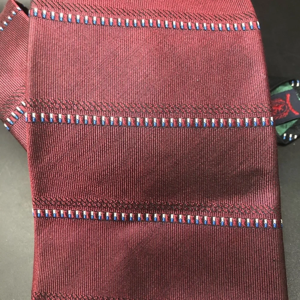 Vintage 90’s Tommy Hilfiger burgundy Silk neck Tie